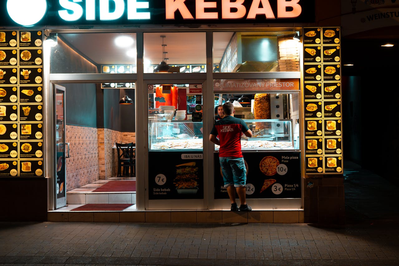 Devanture de kebab et tacos équipée d'un logiciel de caisse pour la restauration rapide